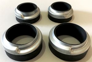 Spessori di rialzi  circa 4,5 cm  anteriore  e posteriore lada niva 1.6-1.7-1.9